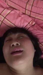 真实露脸这么骚的表情阿姨说要高潮了